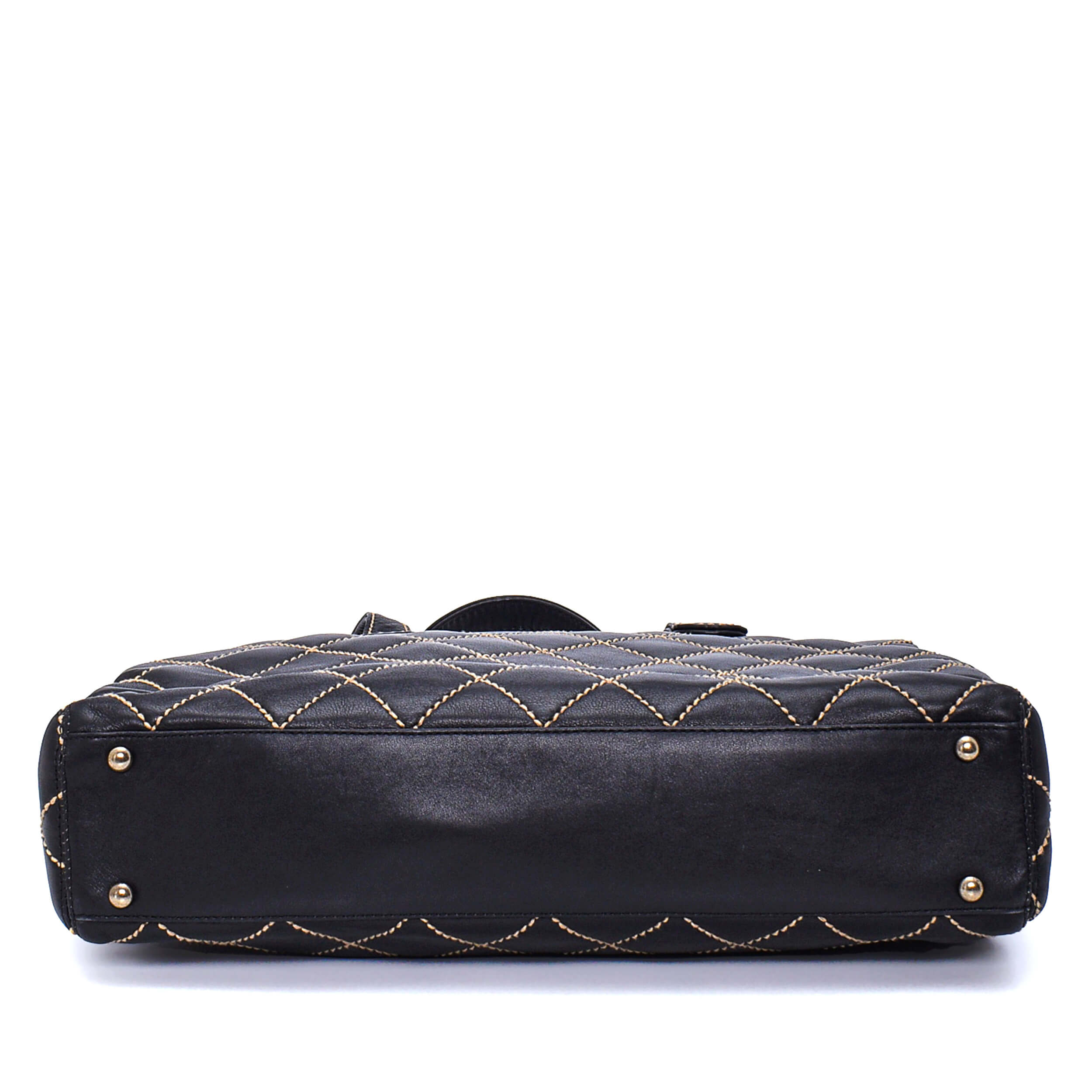 Chanel - Black Quilted Stitch & Lambskin Leather CC Bag